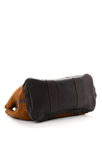 Well Tailored Bag with a Graceful Silhouette