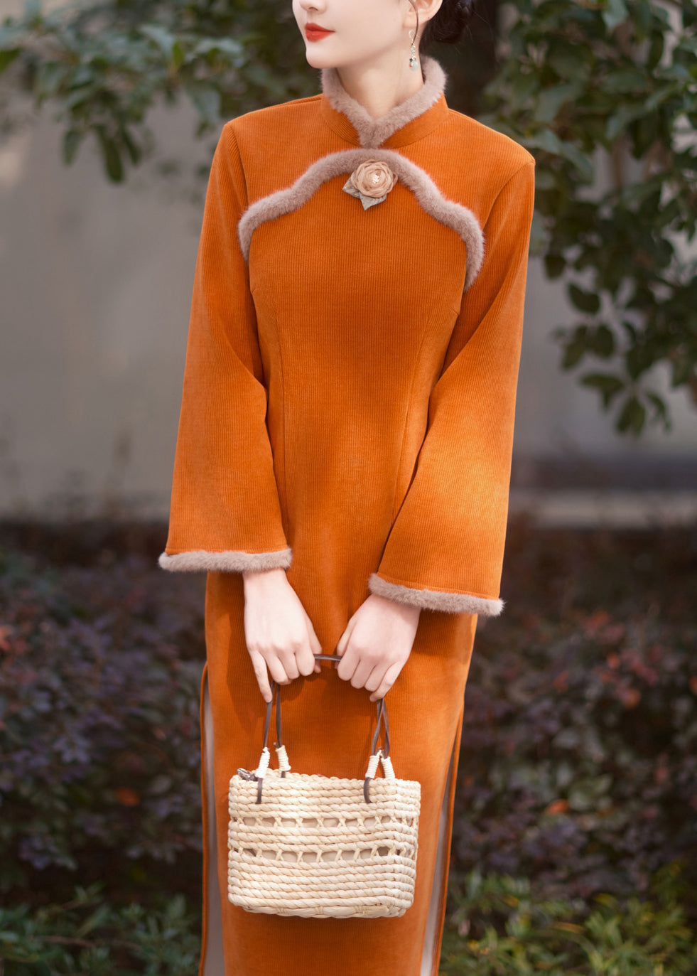 Beautifully Finished Dress in a Timeless Design
