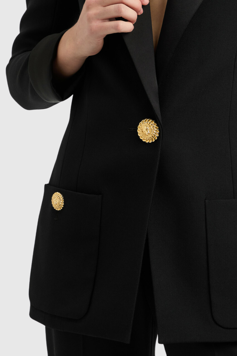 Gracefully Styled Garment for Any Occasion