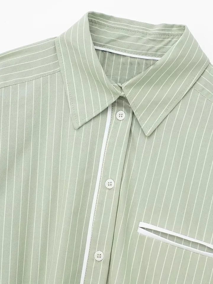 Effortlessly Elegant Pants with a Timeless Design