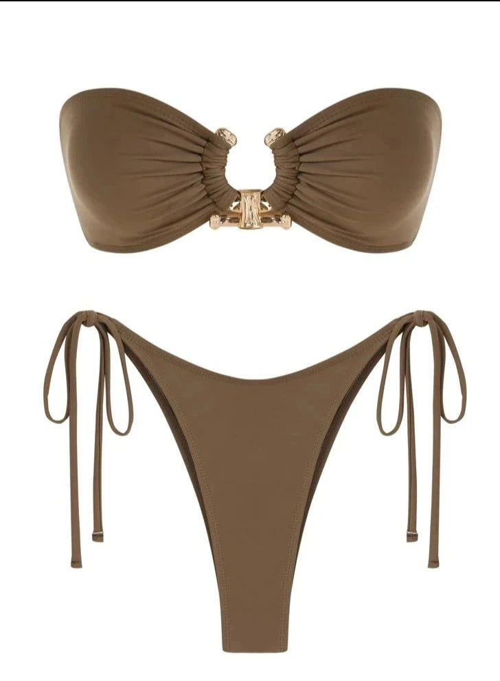 Well Tailored Swimsuit with a Graceful Silhouette