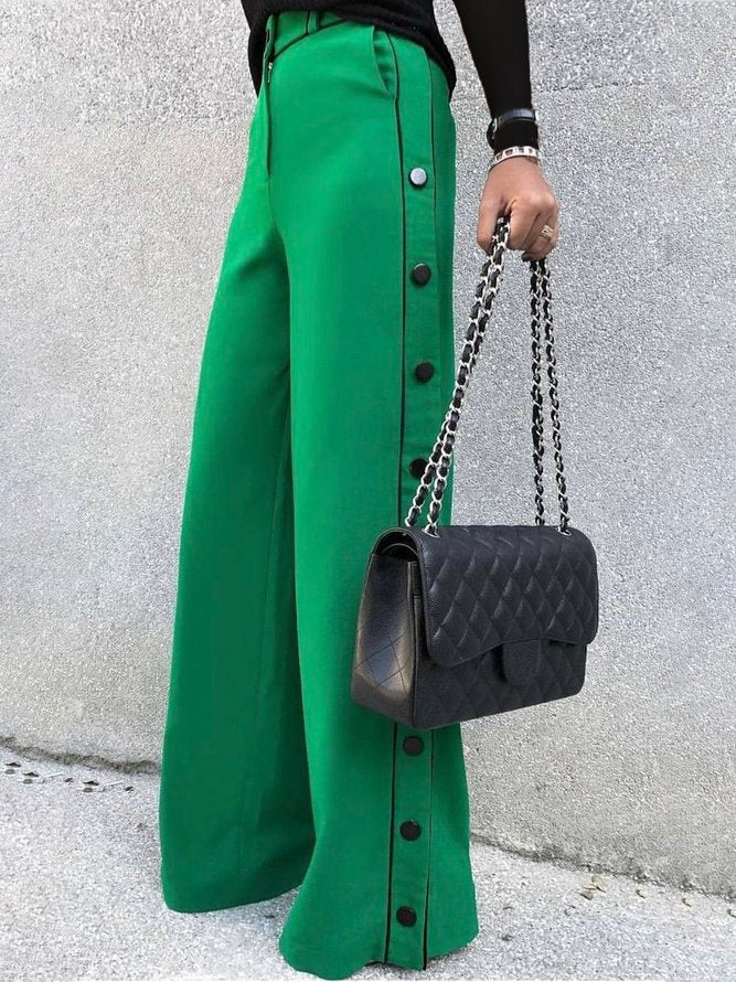 Effortlessly Elegant Pants with a Timeless Design