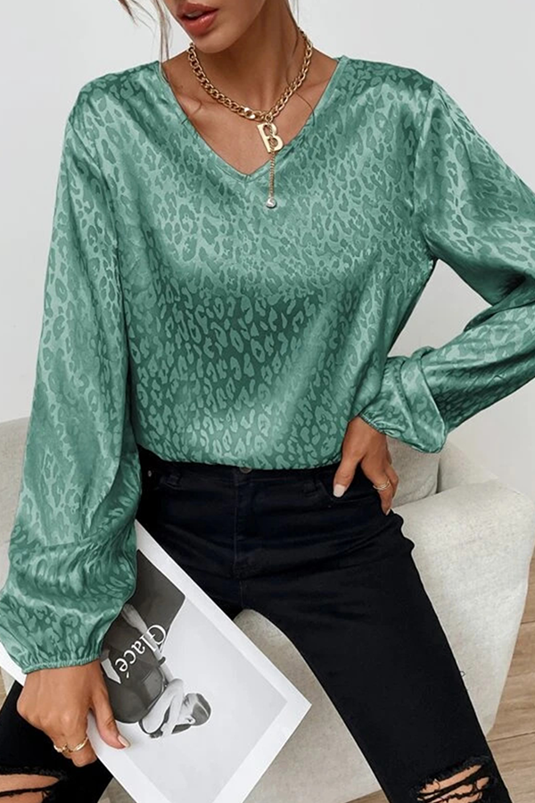 Effortlessly Elegant Blouse with a Timeless Design