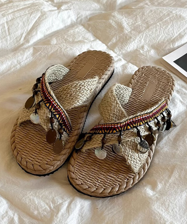 Well Tailored Sandals with a Graceful Silhouette