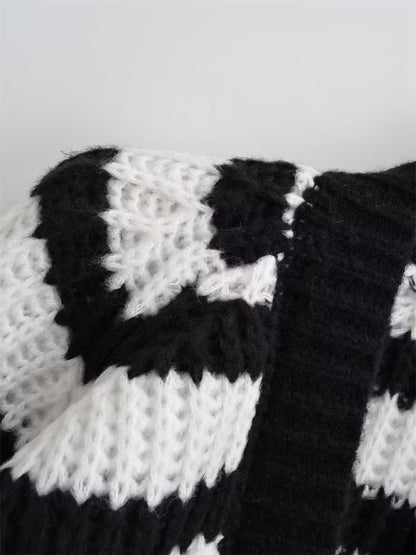 Well Tailored Cardigan with a Graceful Silhouette