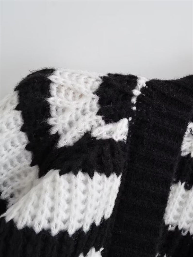 Well Tailored Cardigan with a Graceful Silhouette