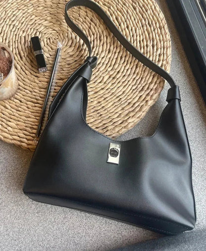 Well Tailored Bag with a Graceful Silhouette