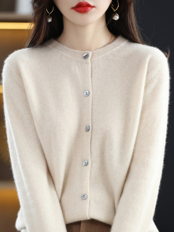 Well Tailored Cardigan with a Graceful Silhouette