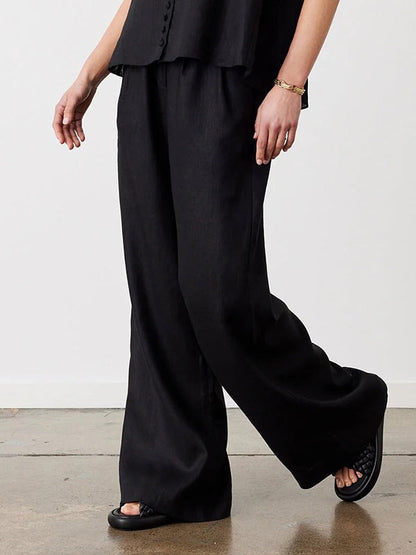Polished Trousers with an Effortless Classic Look