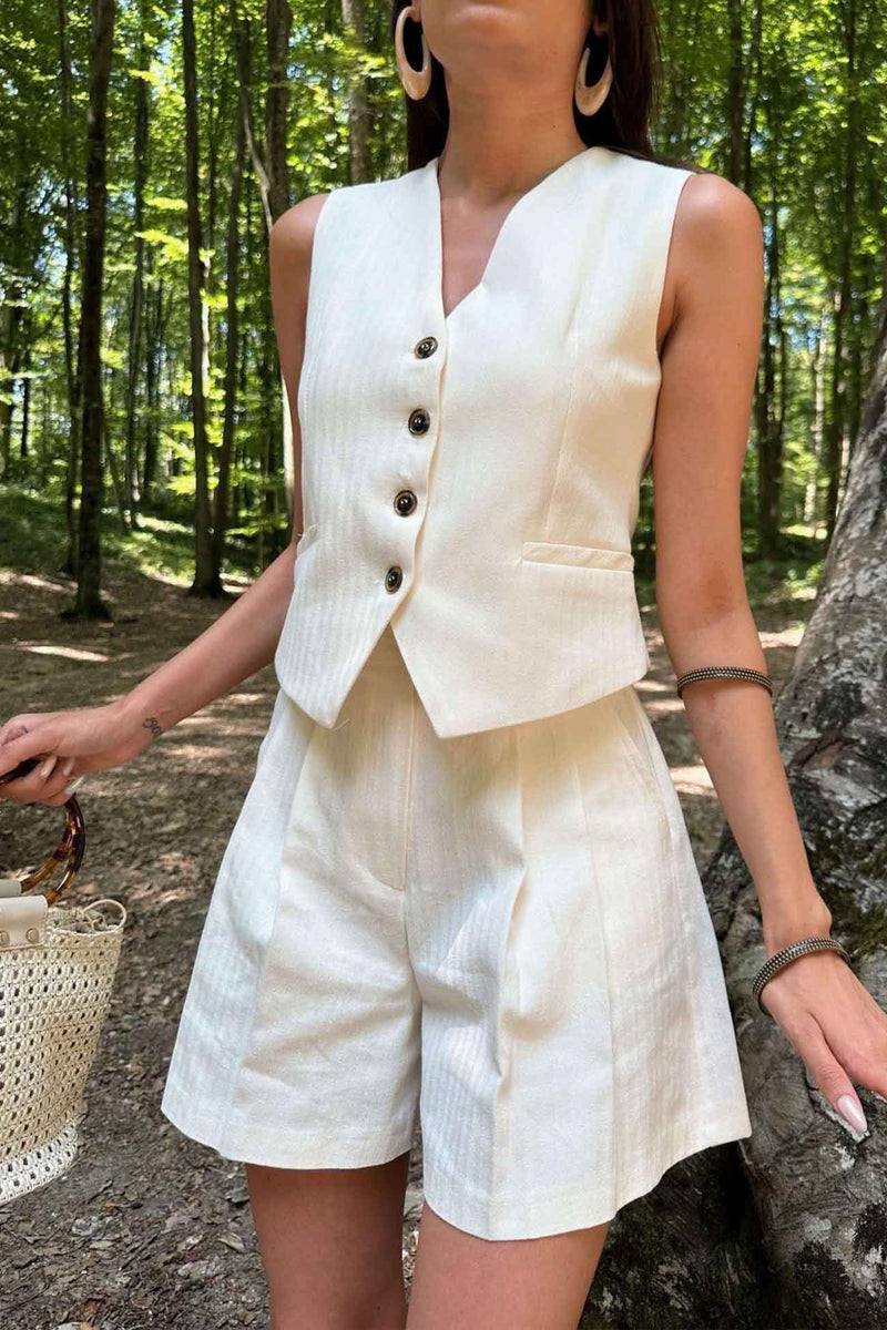Effortlessly Elegant Garment with a Timeless Design