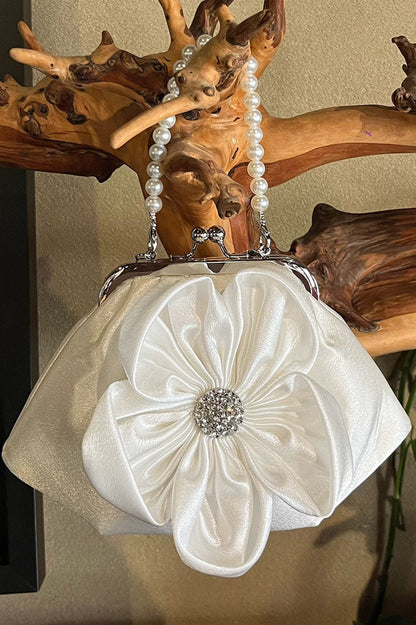 Well Tailored Bag with a Graceful Silhouette