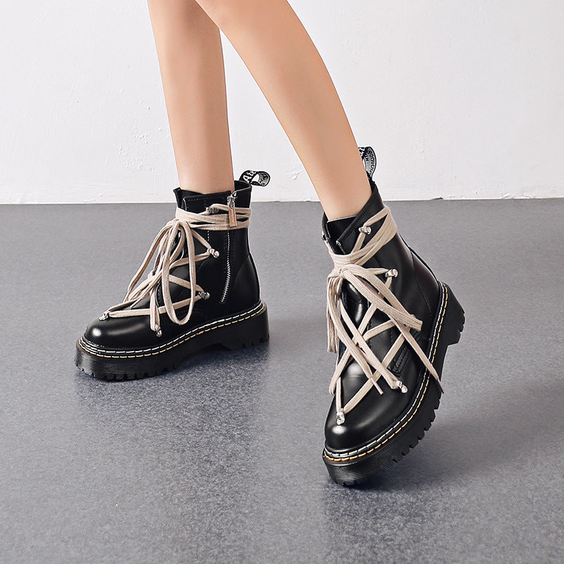 Effortlessly Elegant Boots with a Timeless Design