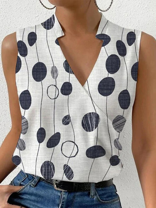 Well Tailored Top with a Graceful Silhouette