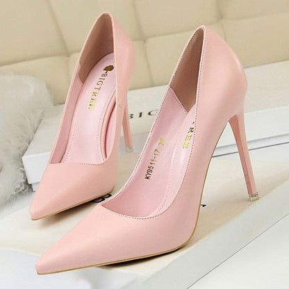 A Vintage Style Heels with Delicate Timeless Details