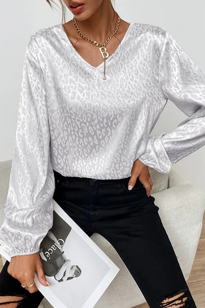 Effortlessly Elegant Blouse with a Timeless Design