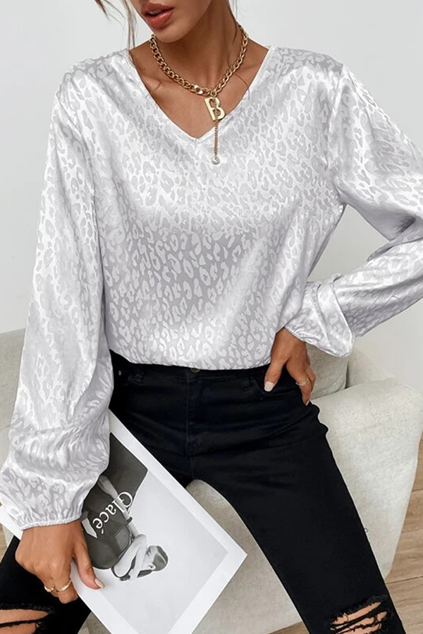 Effortlessly Elegant Blouse with a Timeless Design