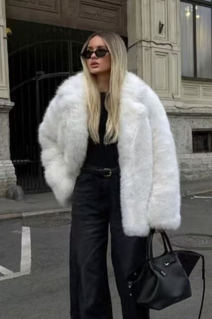 Effortlessly Elegant Coat with a Timeless Design