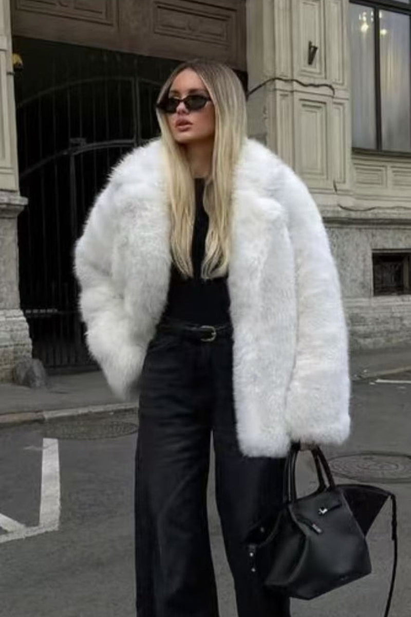 Effortlessly Elegant Coat with a Timeless Design