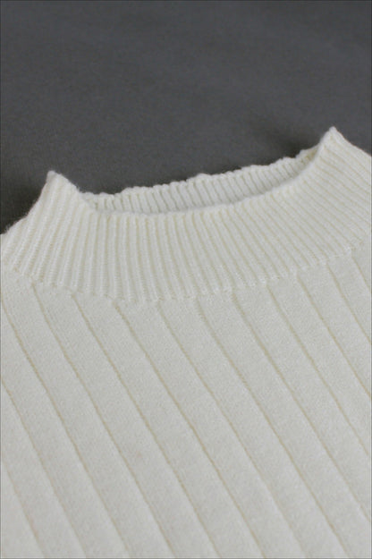 Well Tailored Sweater with a Graceful Silhouette