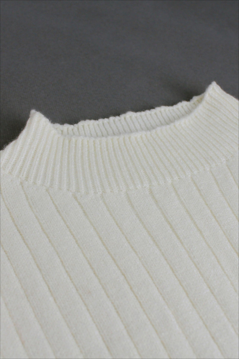 Well Tailored Sweater with a Graceful Silhouette