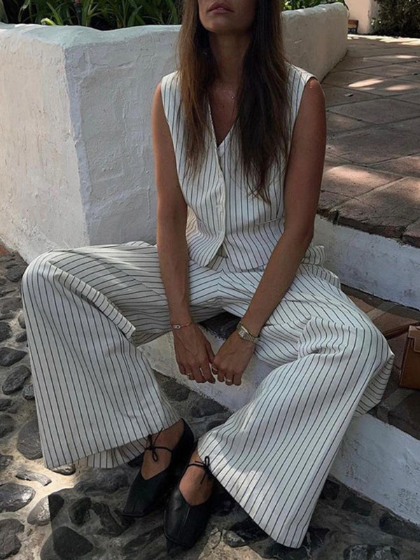 Sophisticated Pants with a Clean Classic Look