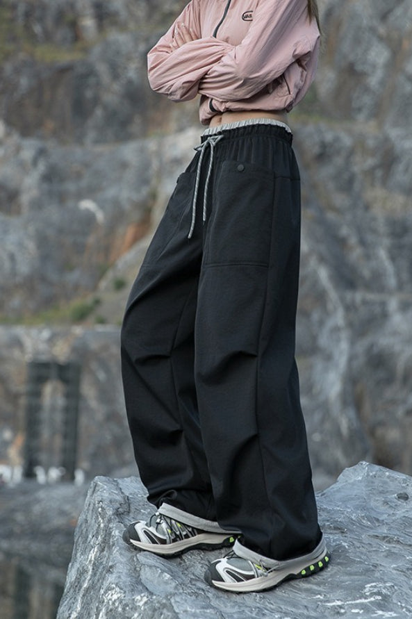 Effortlessly Elegant Pants with a Timeless Design