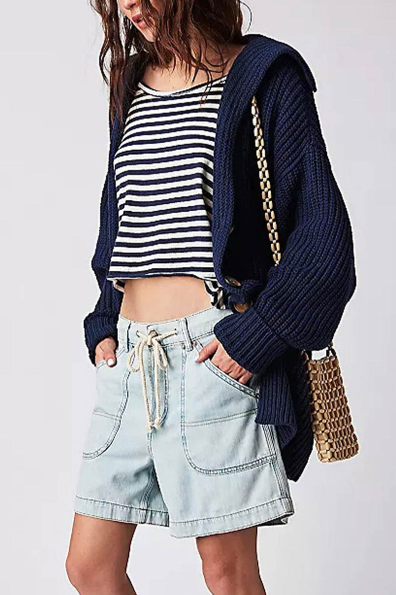 Effortlessly Elegant Cardigan with a Timeless Design