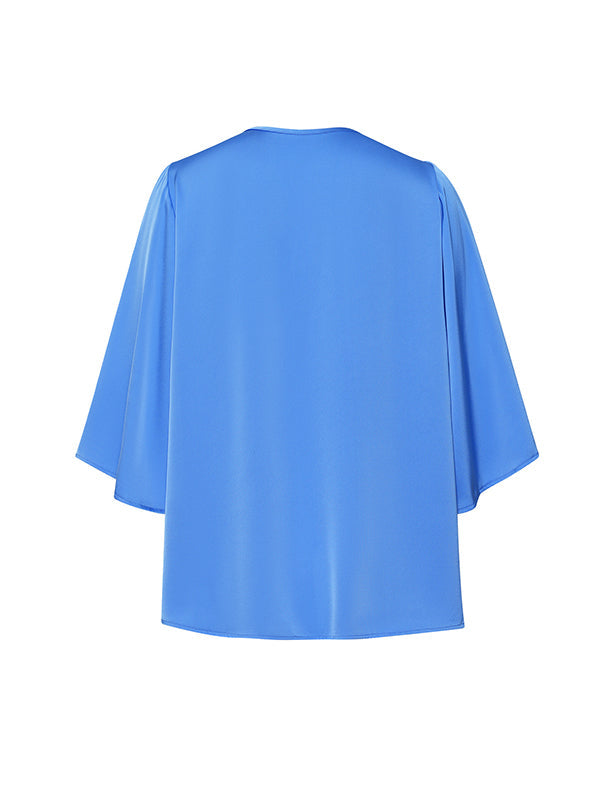 Well Tailored Blouse with a Graceful Silhouette