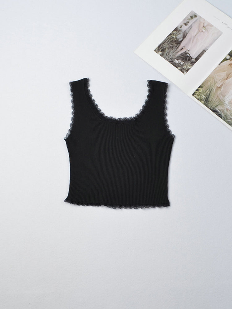 Well Tailored Top with a Graceful Silhouette