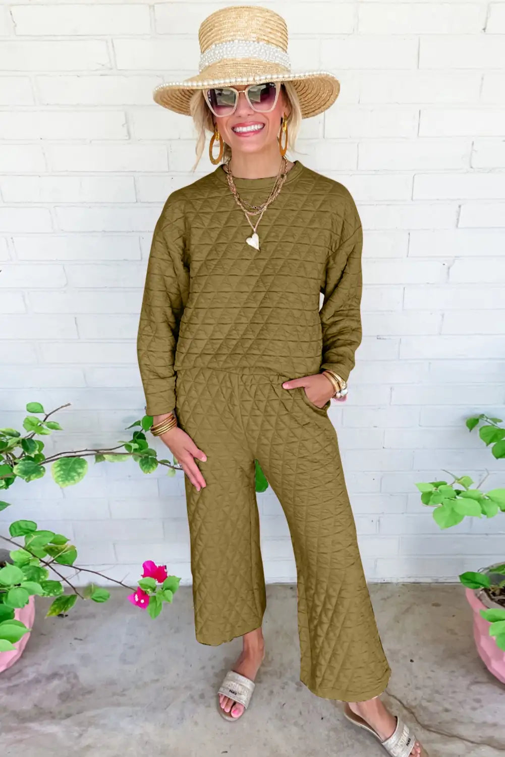 Classic Vintage Pullover with a Flattering Fit