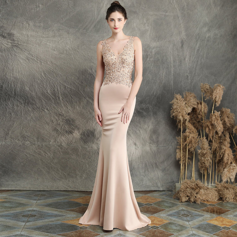 Beautifully Crafted Dress in a Classic Style