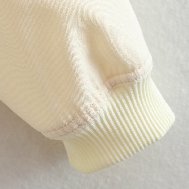 Effortlessly Elegant Jacket with a Timeless Design