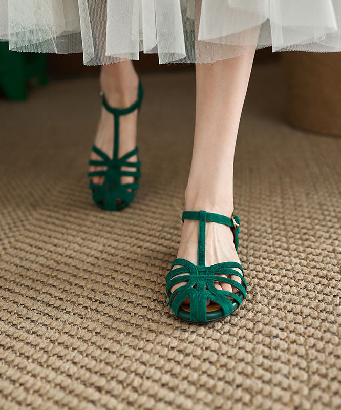 Classic Vintage Sandals with a Flattering Fit