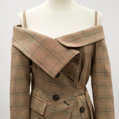 Gracefully Styled Jacket for Any Occasion