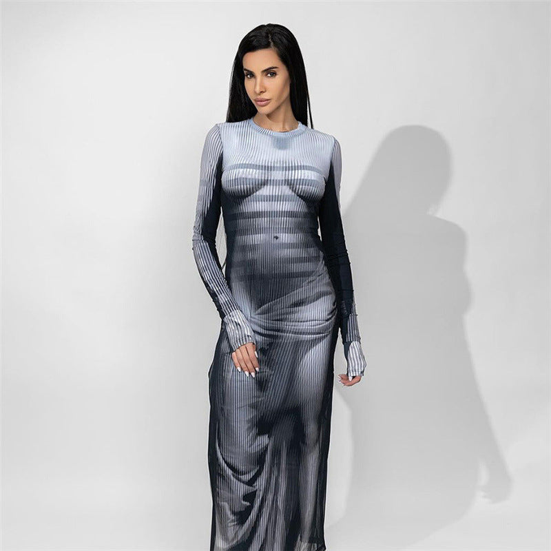 Well Tailored Dress with a Graceful Silhouette