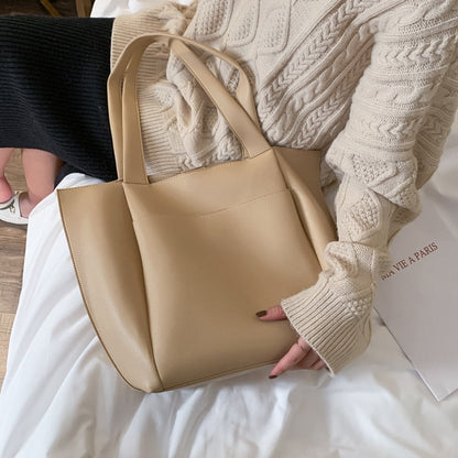 Beautifully Finished Bag in a Timeless Design