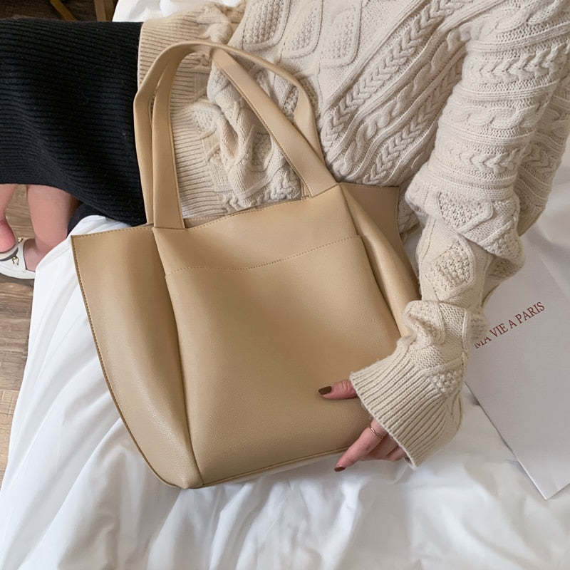 Beautifully Finished Bag in a Timeless Design