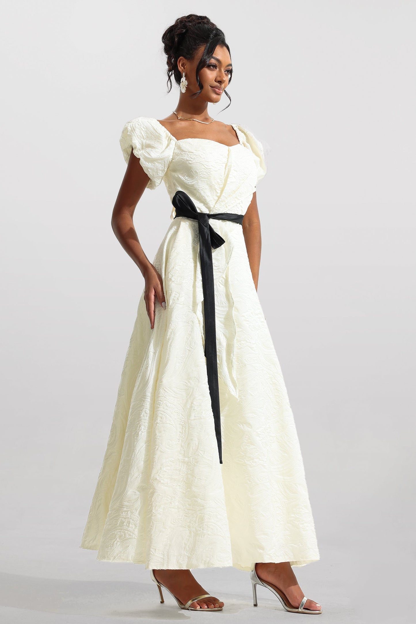 Beautifully Crafted Dress in a Classic Style
