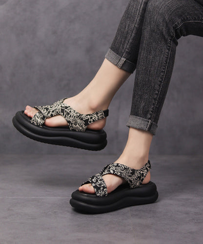 Effortlessly Elegant Sandals with a Timeless Design