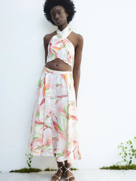 Well Tailored Top with a Graceful Silhouette