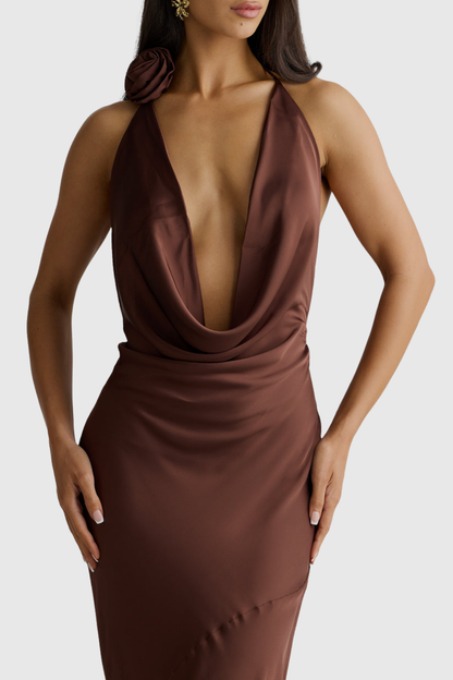 Effortlessly Elegant Dress with a Timeless Design