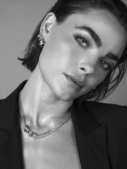 Effortlessly Elegant Garment with a Timeless Design