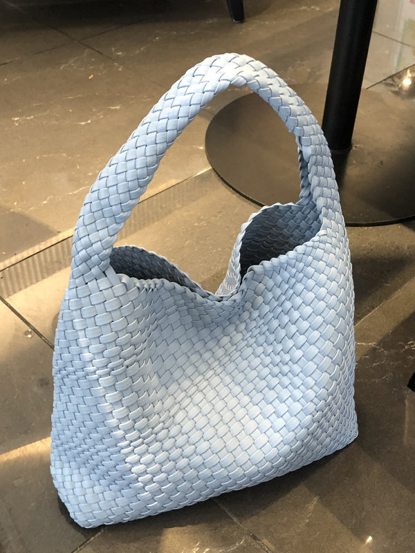 Well Tailored Bag with a Graceful Silhouette