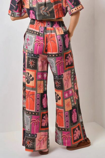 Effortlessly Elegant Pants with a Timeless Design