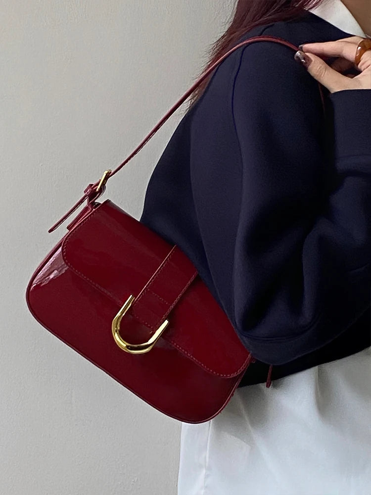 Sophisticated Bag with a Clean Classic Look
