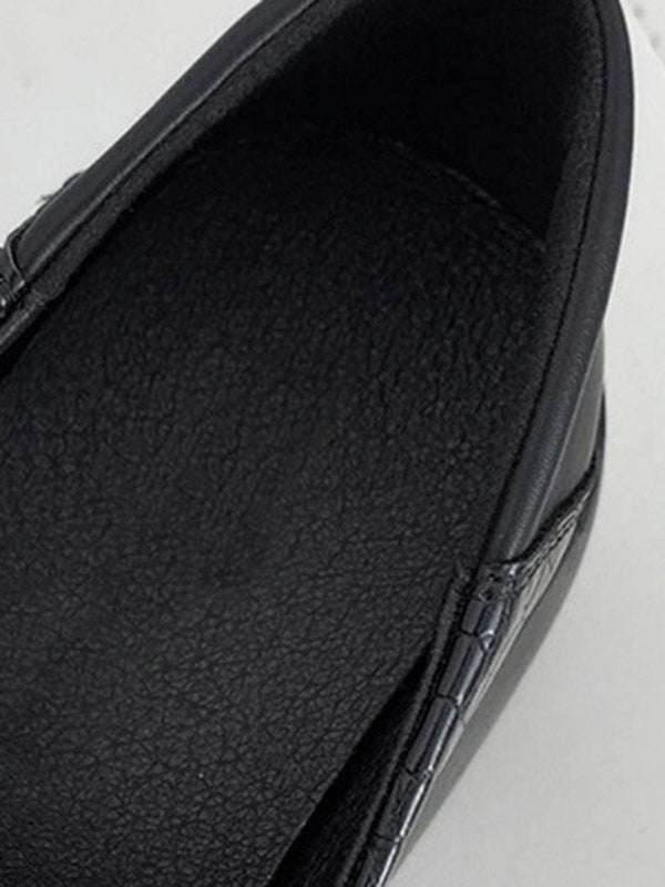 Well Tailored Shoes with a Graceful Silhouette