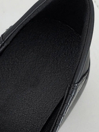 Well Tailored Shoes with a Graceful Silhouette