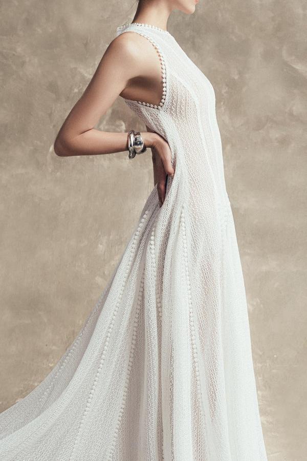 Gracefully Styled Dress for Any Occasion