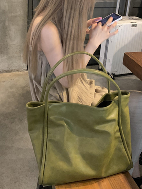 Well Tailored Bag with a Graceful Silhouette