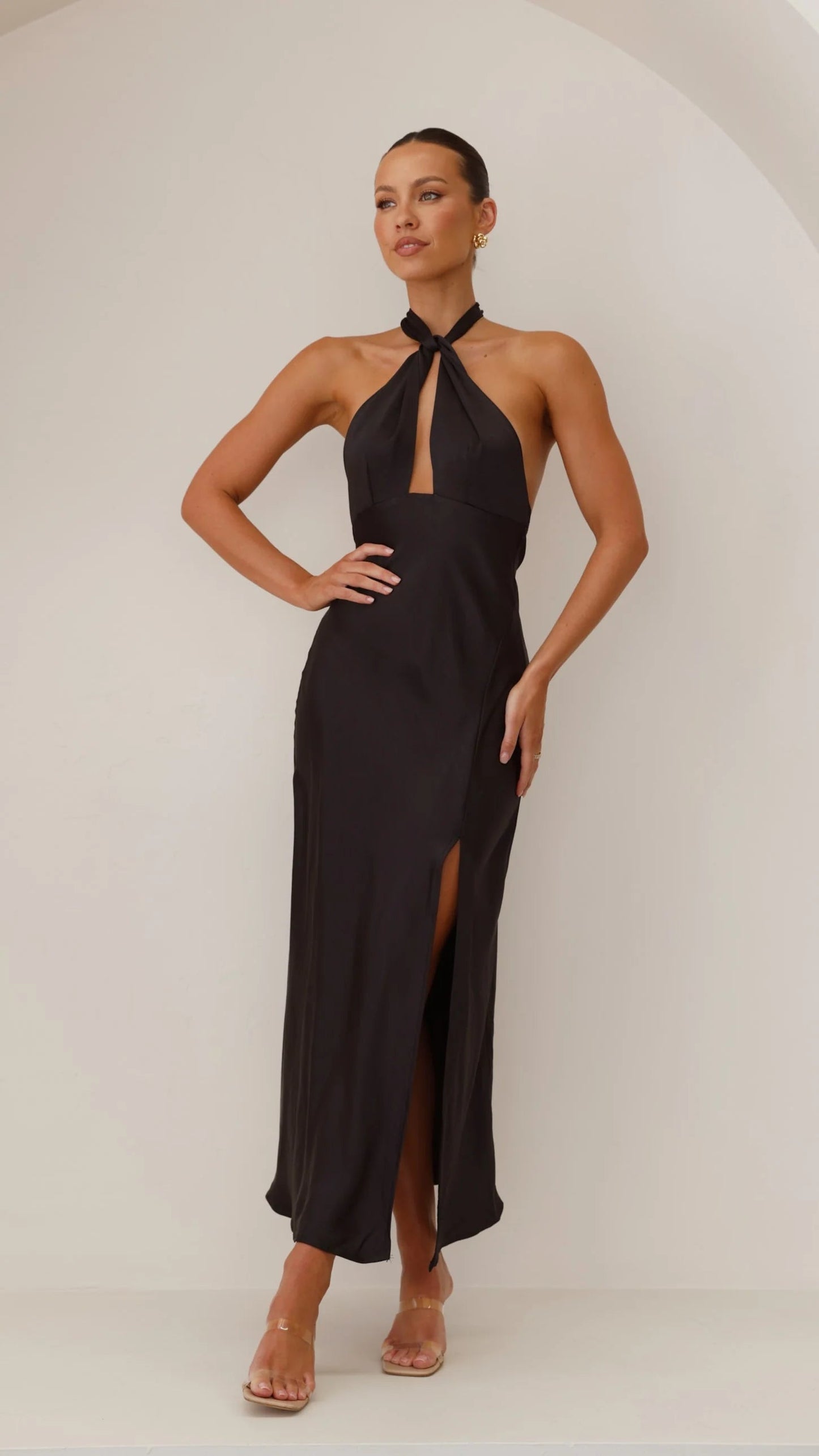 Beautifully Finished Dress in a Timeless Design